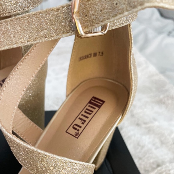 Gold Heels - Picture 2 of 7